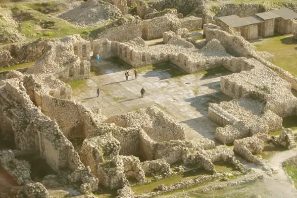 General view of the Palace of Shapur I in Bishapur