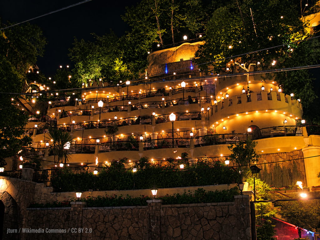 Hangout Places at Night in Tehran: Darband
