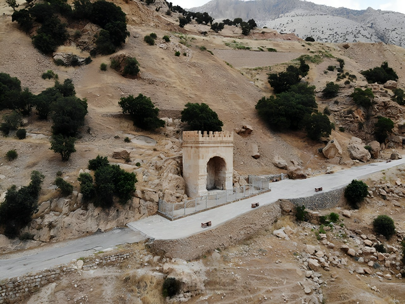 Taq-e Gara Full View