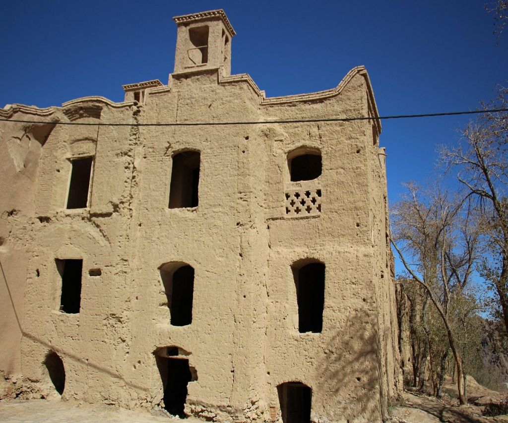 Kharanaq Village